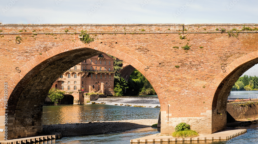 Naklejka premium old stone bridge over the river