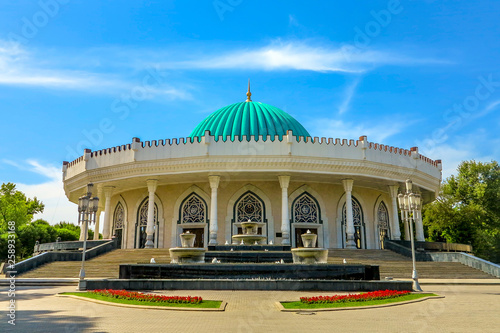 Obraz na płótnie Tashkent Amir Timur Museum 02 w salonie