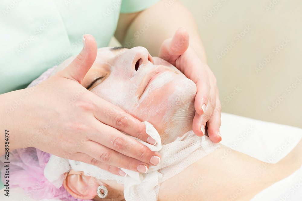 Process cosmetic mask of massage and facials in beauty salon Process cosmetic mask of massage and facials in beauty salon