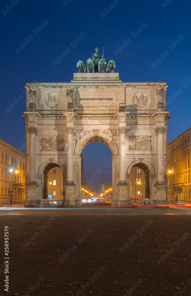 Fototapeta premium Siegestor in Munich, Germany