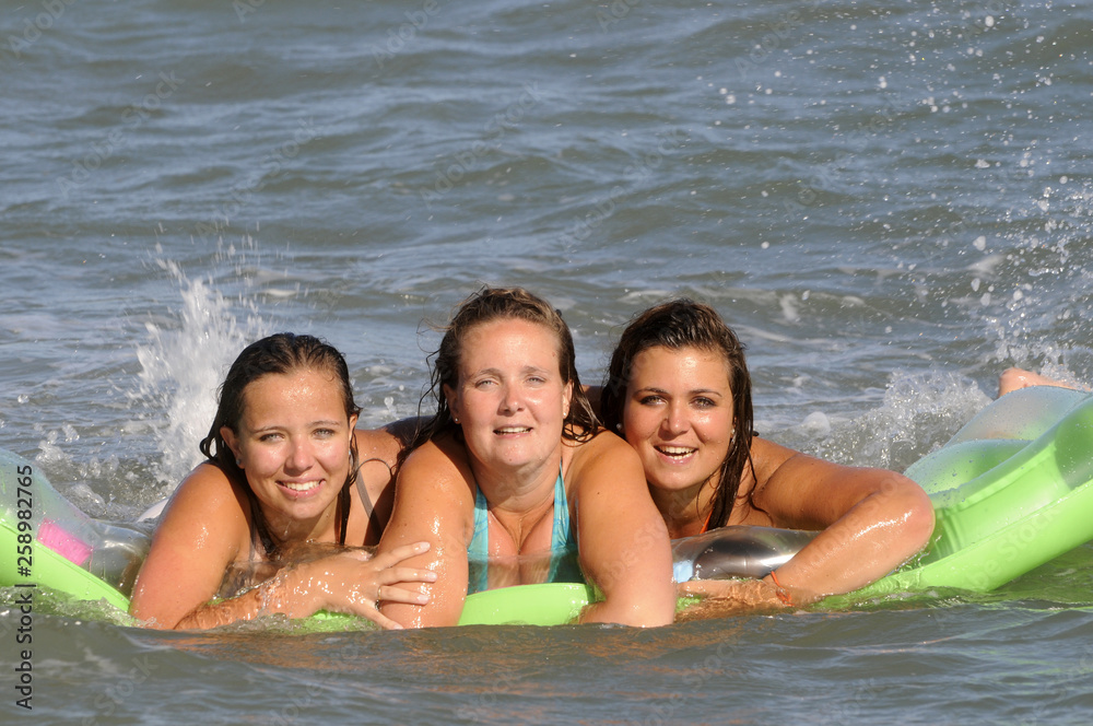 Obraz premium woman on the beach