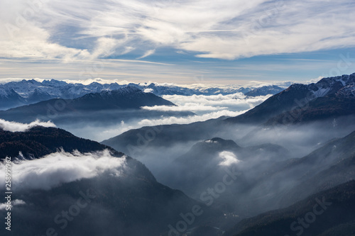 Berge im Nebel