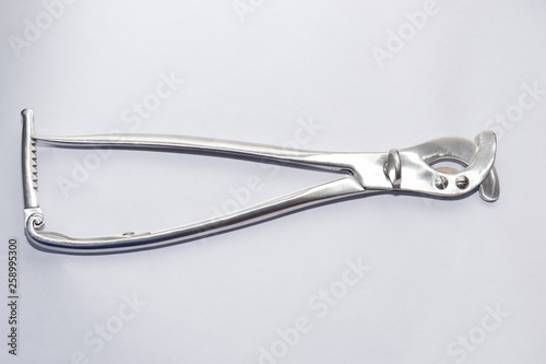 Sand emascuator for large animals castration photo