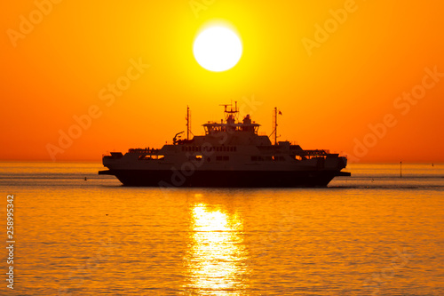 sunset on boat © Florent