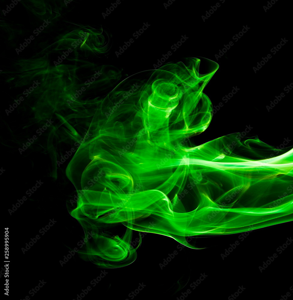 Obraz premium Green smoke on black background