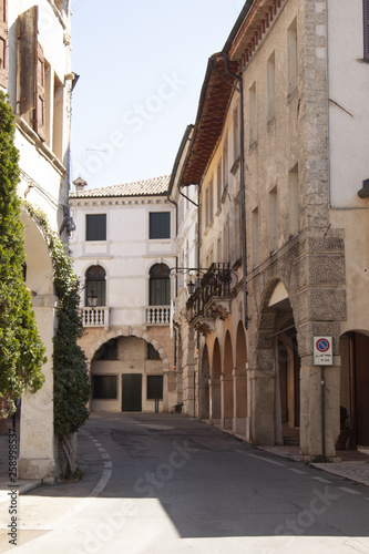 Fototapeta Naklejka Na Ścianę i Meble -  Borgo storico Asolo Treviso Italia