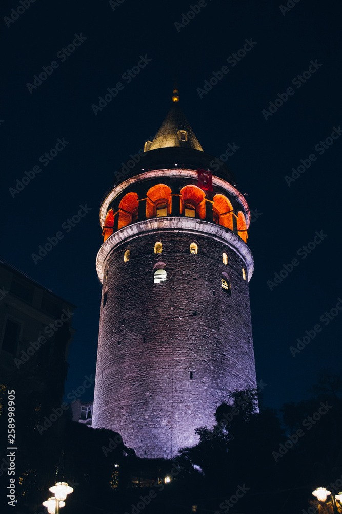 Obraz premium Ancient landmark Galata tower lit by lights in the evening