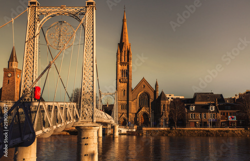Foto Panoramic picture of the river ness in Inverness Scotland