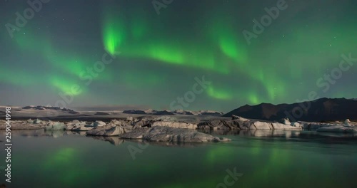 Timelapse of northern lights over Glacier Lagoon in Iceland