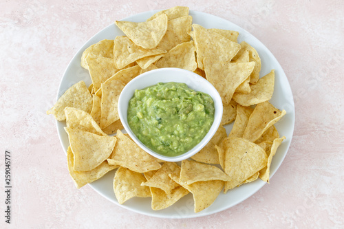 Fotografía Guacamole et corn chips