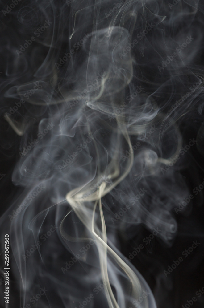 Obraz premium Abstract white smoke on black background