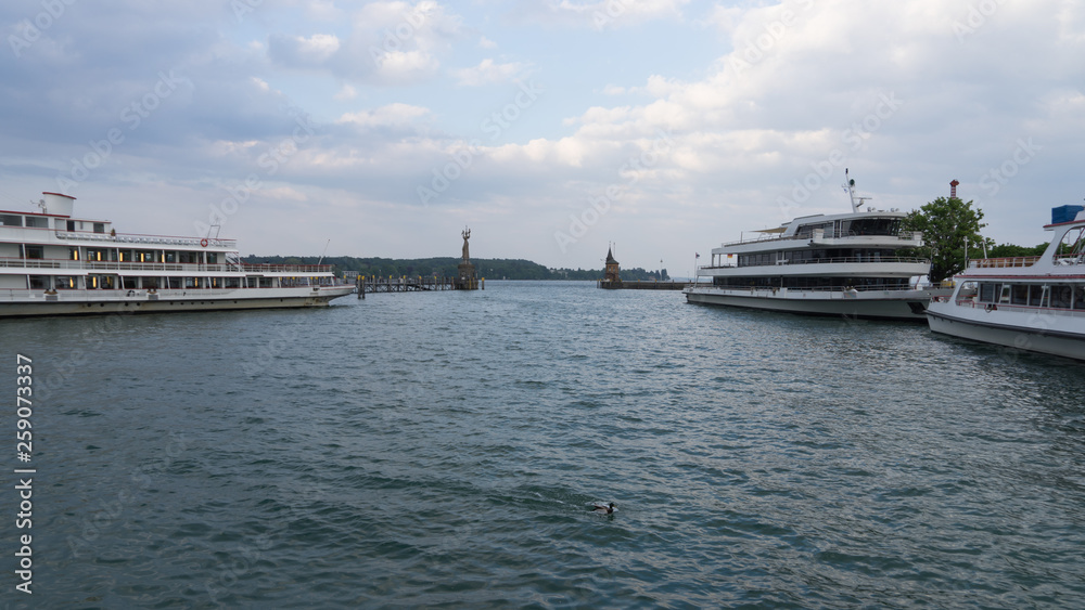Boote im Hafen von Konstanz / Bodensee