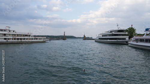 Boote im Hafen von Konstanz / Bodensee © tina7si