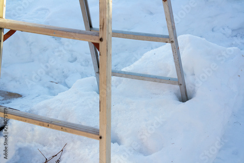 Unstable telescopic ladder on the snow