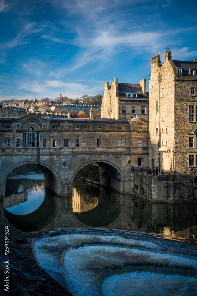 Obraz premium Pulteney Bridge and weir in Bath in Somerset