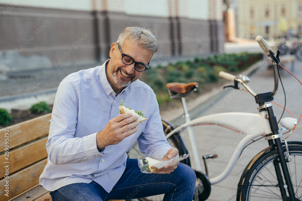 Fototapeta premium man having a lunch break in city.