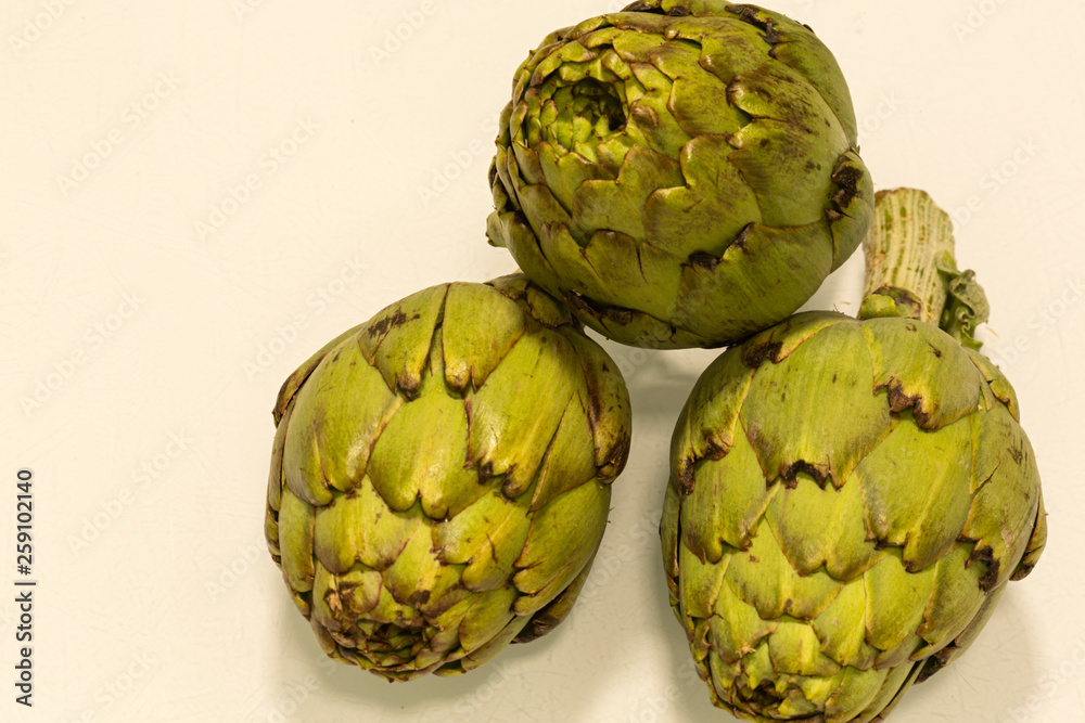 Obraz premium Alcachofas frescas.