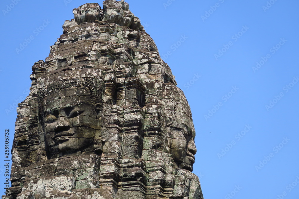 Visages sculptés Angkor 