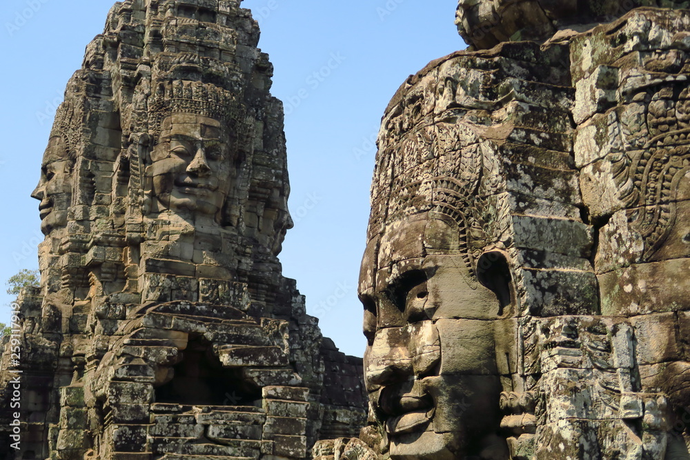 Angkor  visages de pierre
