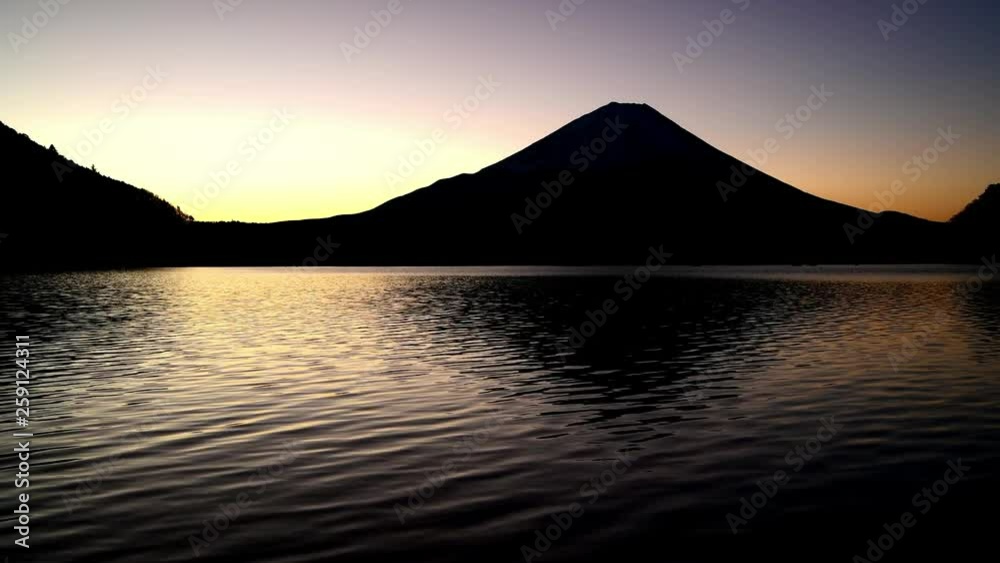 夜明けの富士山と精進湖 夜明けの富士山と精進湖
