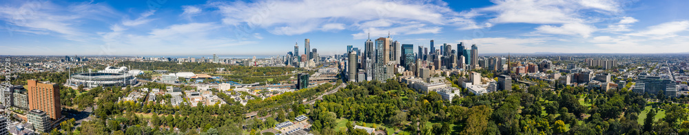 Obraz premium Aerial panoramic view of the beautiful city of Melbourne from Fitzroy Gardens