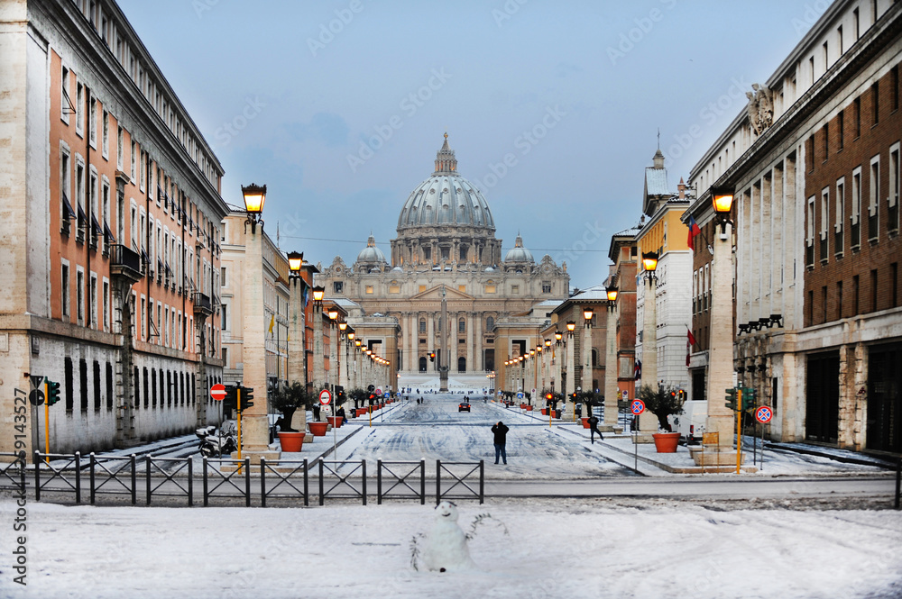 Roma  San Pietro con la neve
