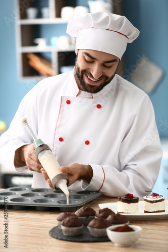 Male confectioner cooking t...
