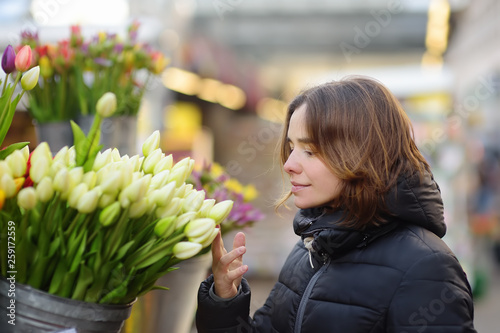 Photography Beautiful young woman selecting fresh tulips at famous Amsterdam flower market (Bloemenmarkt)