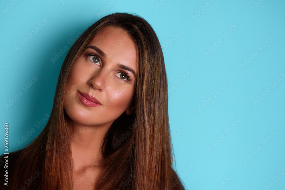 Naklejka premium Serious, confident young girl looking straight, isolated on blue background. Psychology, body language concept