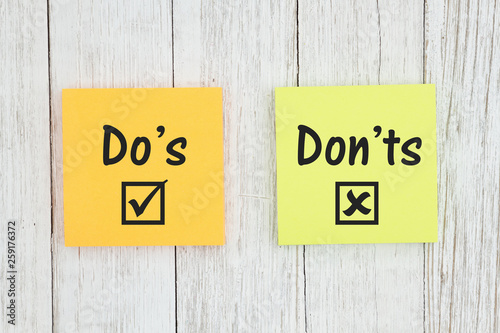 Do's and Don'ts on two sticky notes  on weathered whitewash textured wood