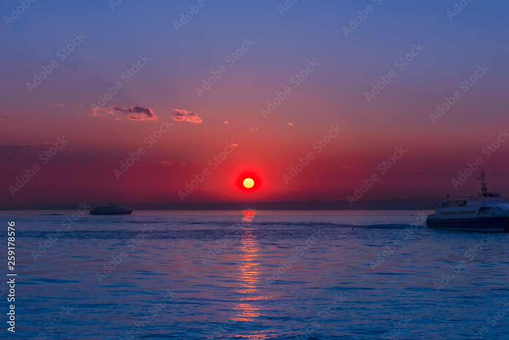 Fototapeta premium Istanbul, Turkey, 1 April 2006: Sunset, City lines ferry, Kadikoy