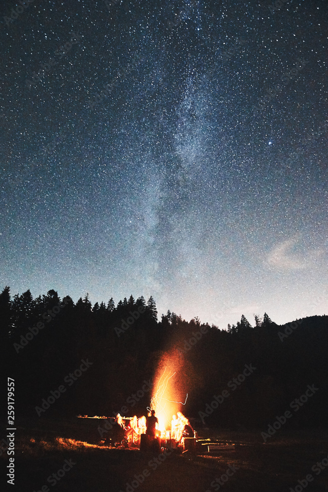 Lagerfeuer unter Tausend Sternen