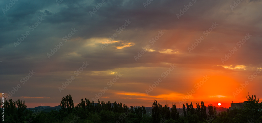 Obraz premium Landscape with dramatic light - beautiful golden sunset with saturated sky and clouds.