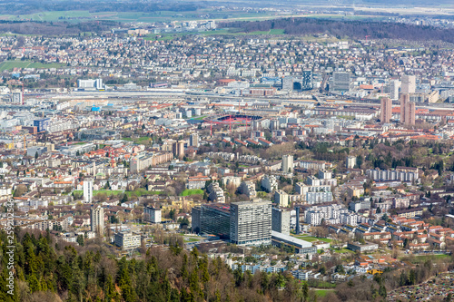 Fototapeta Naklejka Na Ścianę i Meble -  View from the Uetliberg mountain of Zurich city