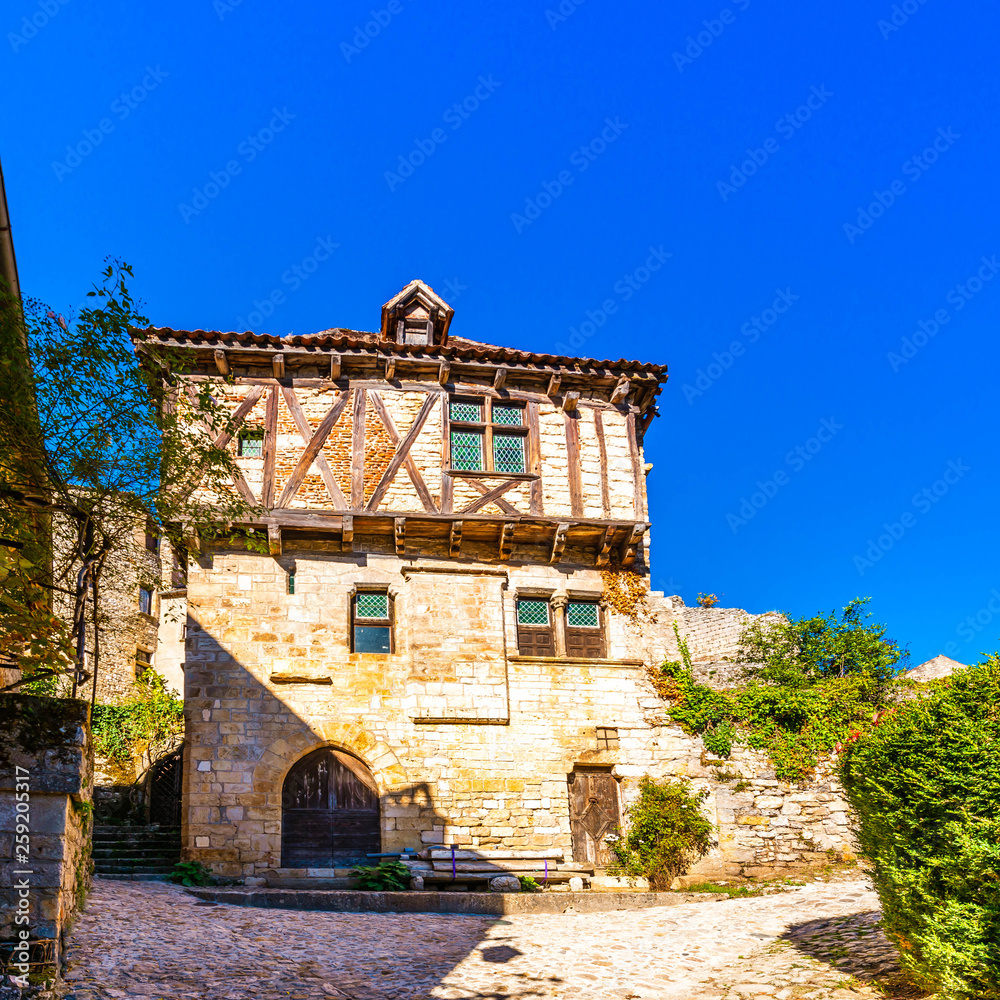 Saint Cirq Lapopie dans le Lot en Occitanie en France Saint Cirq Lapopie dans le Lot en Occitanie en France