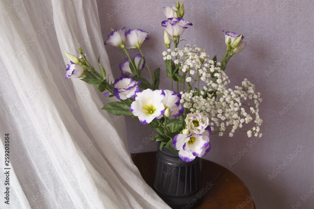 Fototapeta premium Beautiful white flowers - eustoma and gypsophila