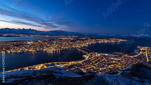 Tromsö bei Nacht von oben