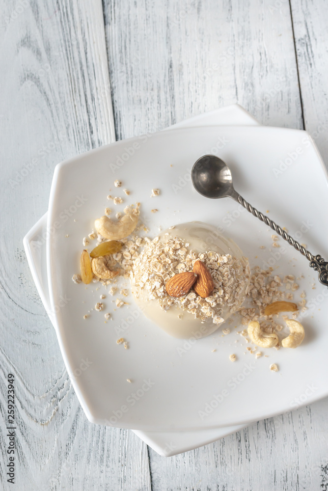 Organic oat dessert with vanilla Organic oat dessert with vanilla