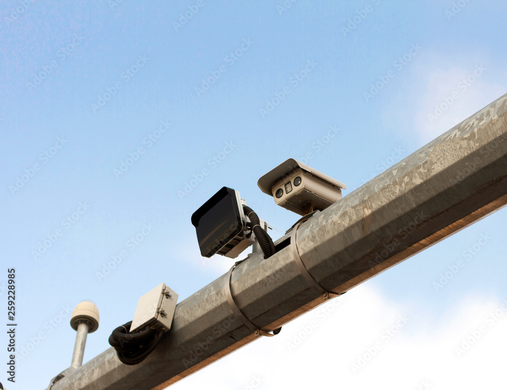 Surveillance camera system above a highway Surveillance camera system above a highway