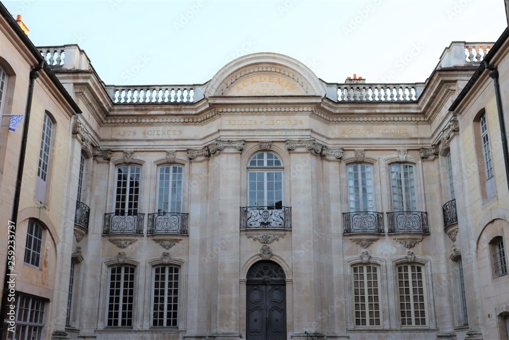 Academie de Macon - societe des arts sciences et belles lettres - Macon - Saône et Loire