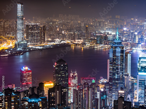 世界三大夜景　香港　ビクトリア・ハーバー © oben901