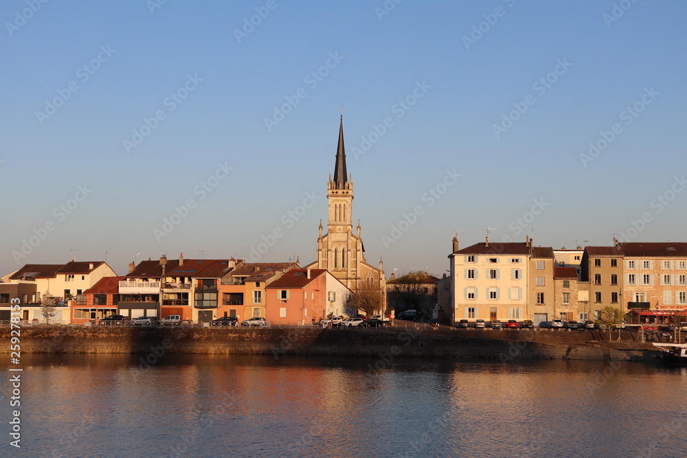 QUAIS DE LA RIVIERE SAONE A MACON - SAONE ET LOIRE - BOURGOGNE