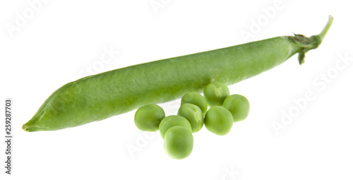 green peas isolated on white background close up