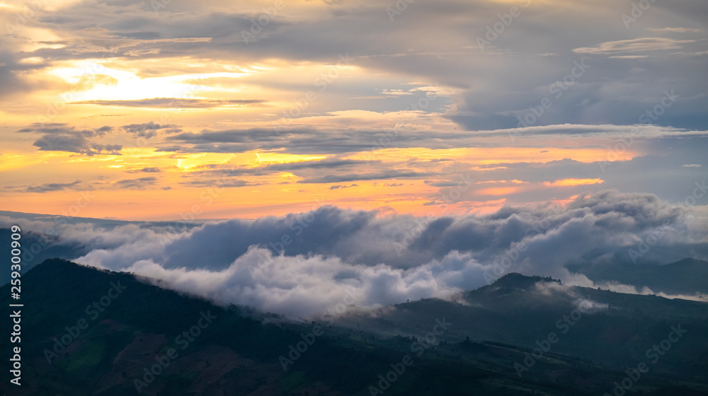 Obraz premium fog in the mountain