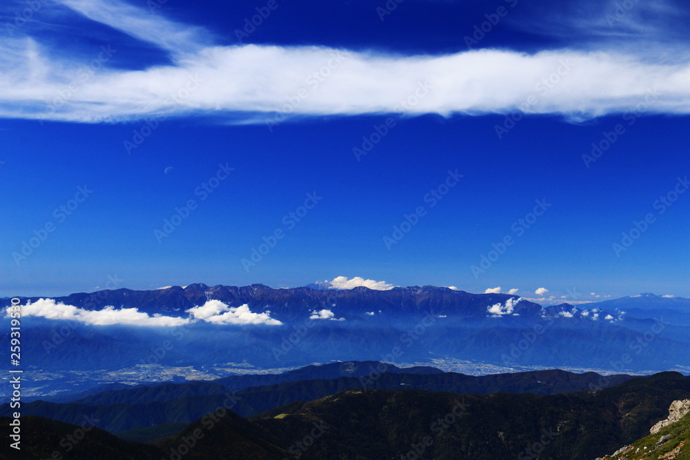 南アルプス塩見岳山頂からの 中央アルプス 御嶽山 遠景 南アルプス塩見岳山頂からの 中央アルプス 御嶽山 遠景