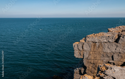 Irlanda, Parco Nazionale del Burren (Boireann), le scogliere. photo