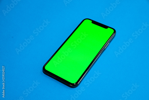 iPhone, Phone smartphone, green screen on Blue background