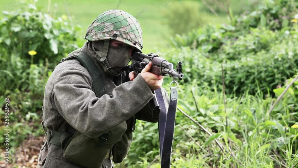 Cold War - Soldier aims target machine gun