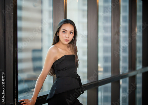 headshot with a beautiful brunette woman sincere happy cheerful positive expression Free Download headshot with a beautiful brunette woman sincere happy cheerful positive expression - GFXLoad