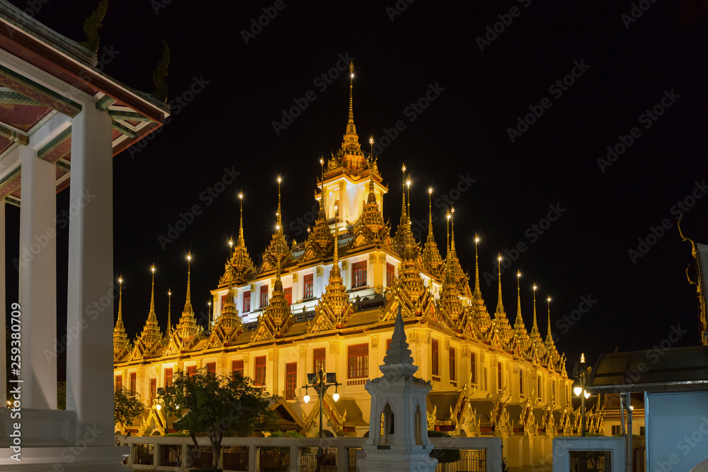 Wat Ratchanatdaram Worawihan Tempelanlage in Bangkok